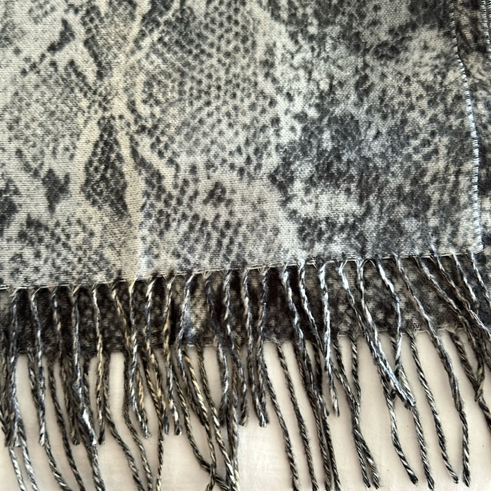 Softest scarf with fringe detail